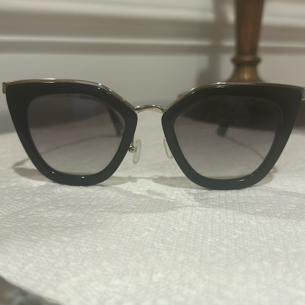 Original Prada slight eye sunglasses . - Picture 1 of 3